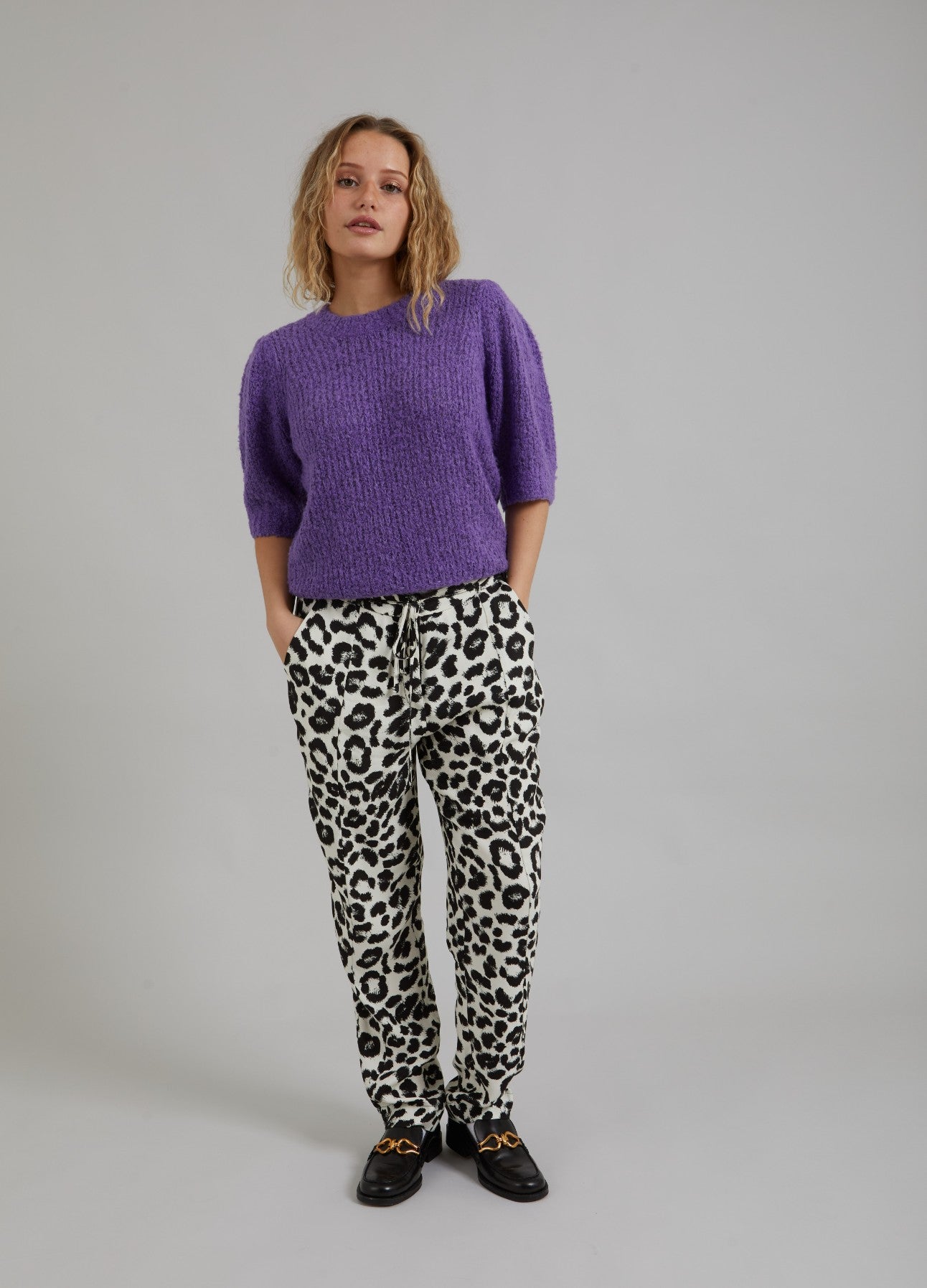 STRIK MED PUFÆRMER - Warm purple