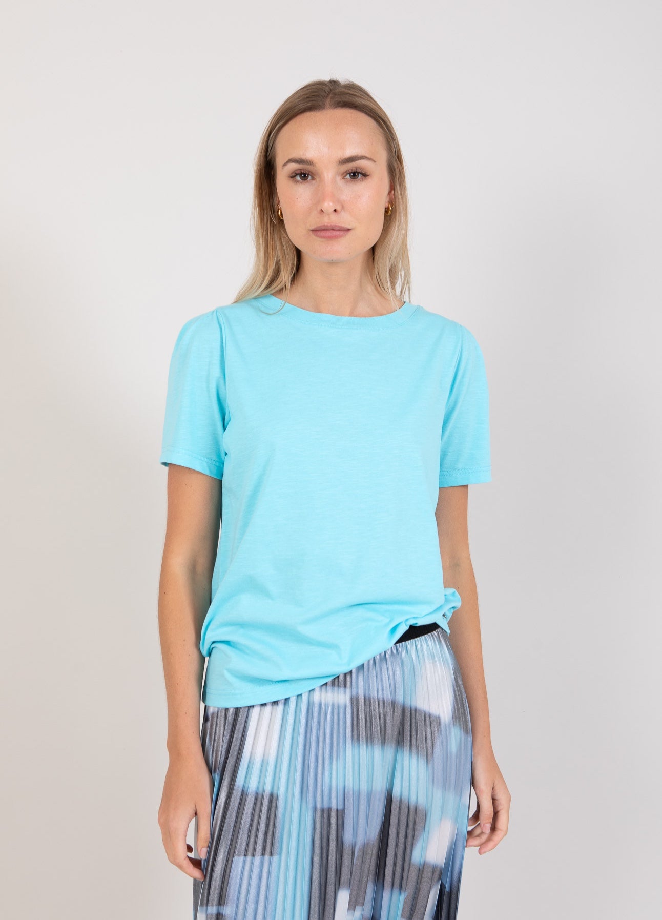 T-SHIRT MED PRESSEFOLDER - Aqua blue