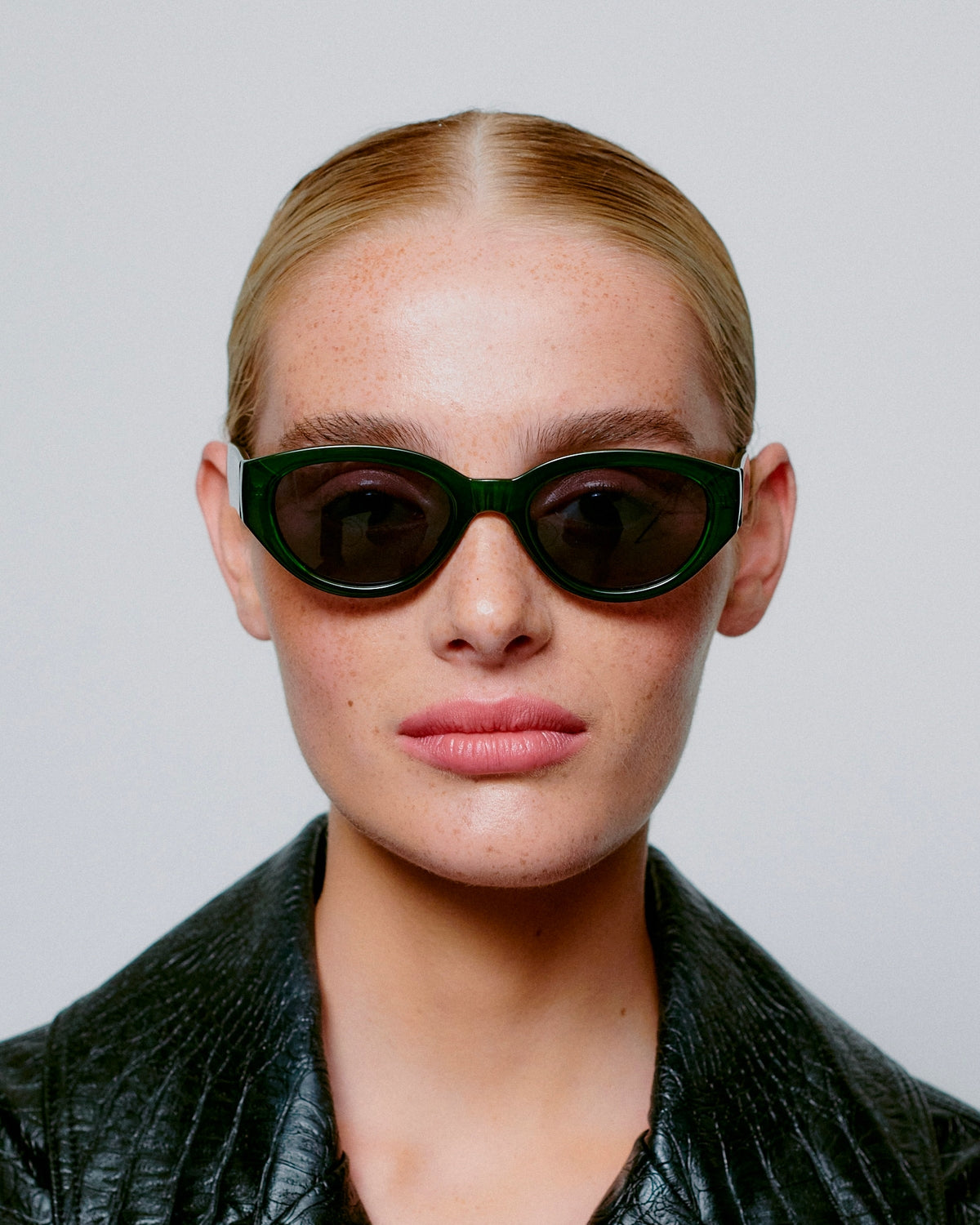winnie-dark-green-transparent_1.jpg Winnie - Dark Green Transparent