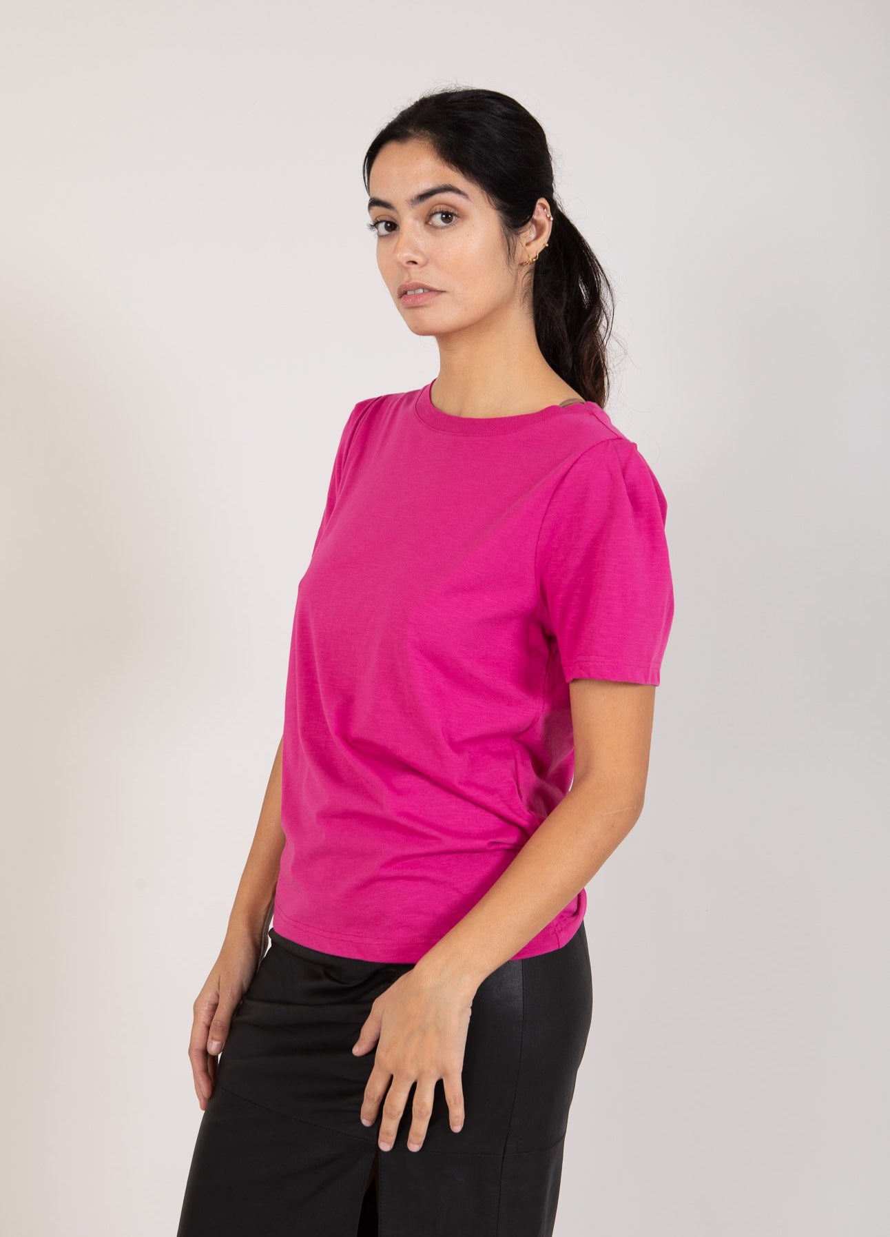T-SHIRT MED PRESSEFOLDER - Berry
