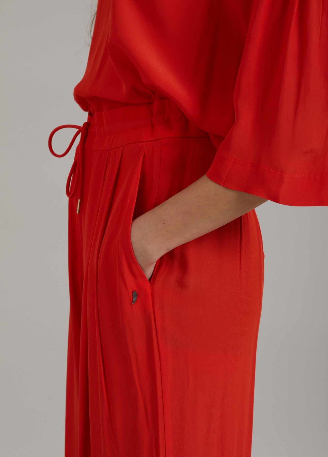 BUKSER M. PRESSEFOLDER - STELLA FIT - Lipstick red