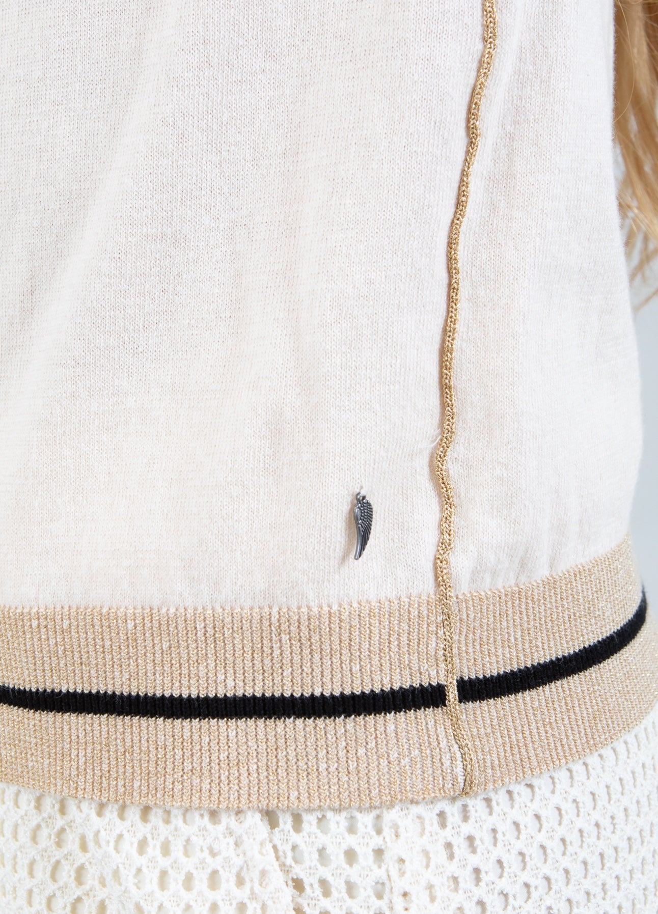 KORTÆRMET STRIKBLUSE I POINTELLE - Black/creme