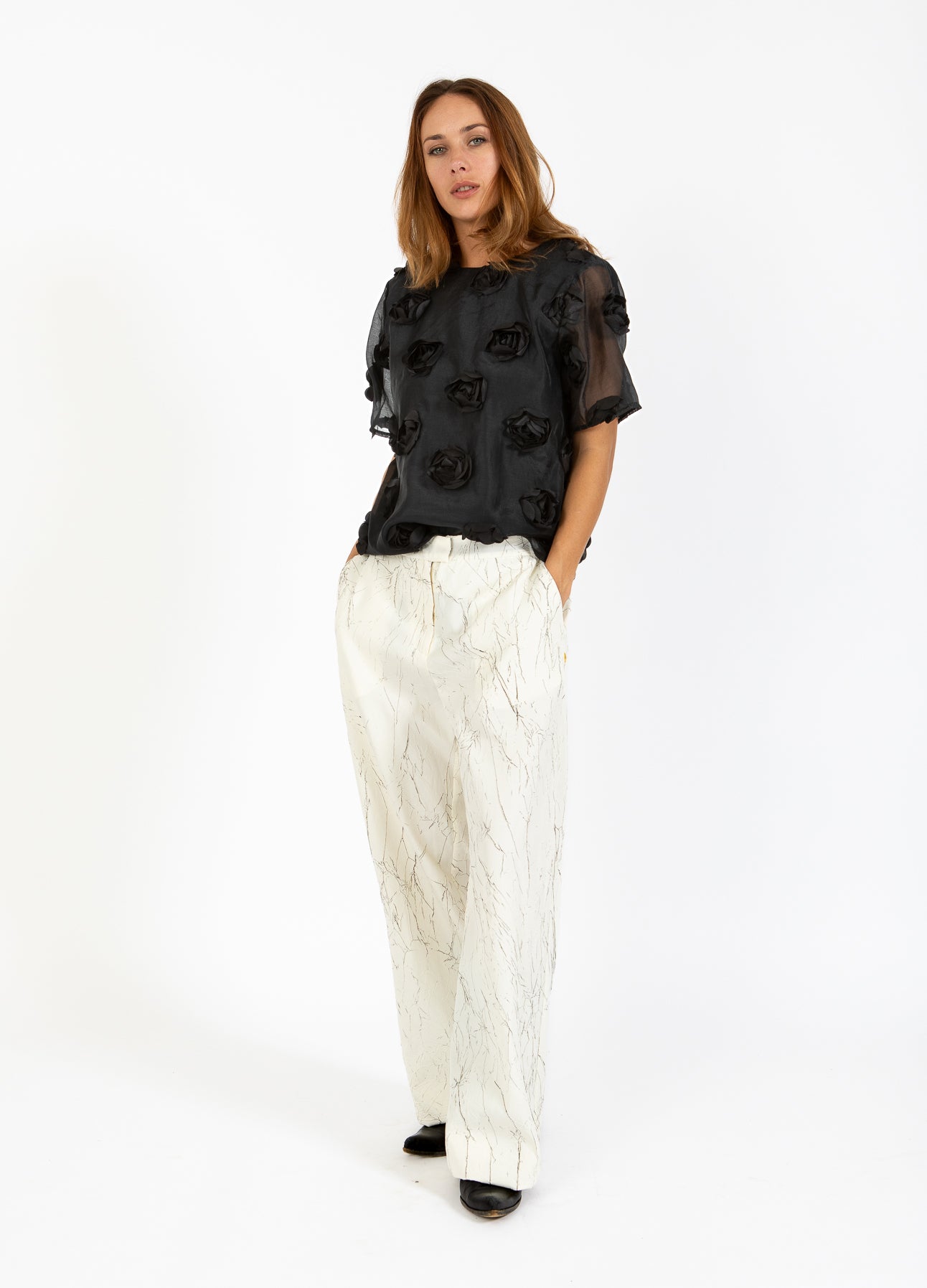 RYNKEDE BUKSER - PETRA FIT - Creme/black crinkle Rabat