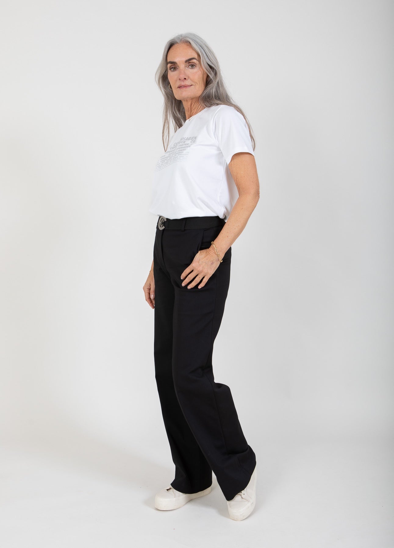 T-SHIRT MED LOGO - MIDTERÆRMER - Black