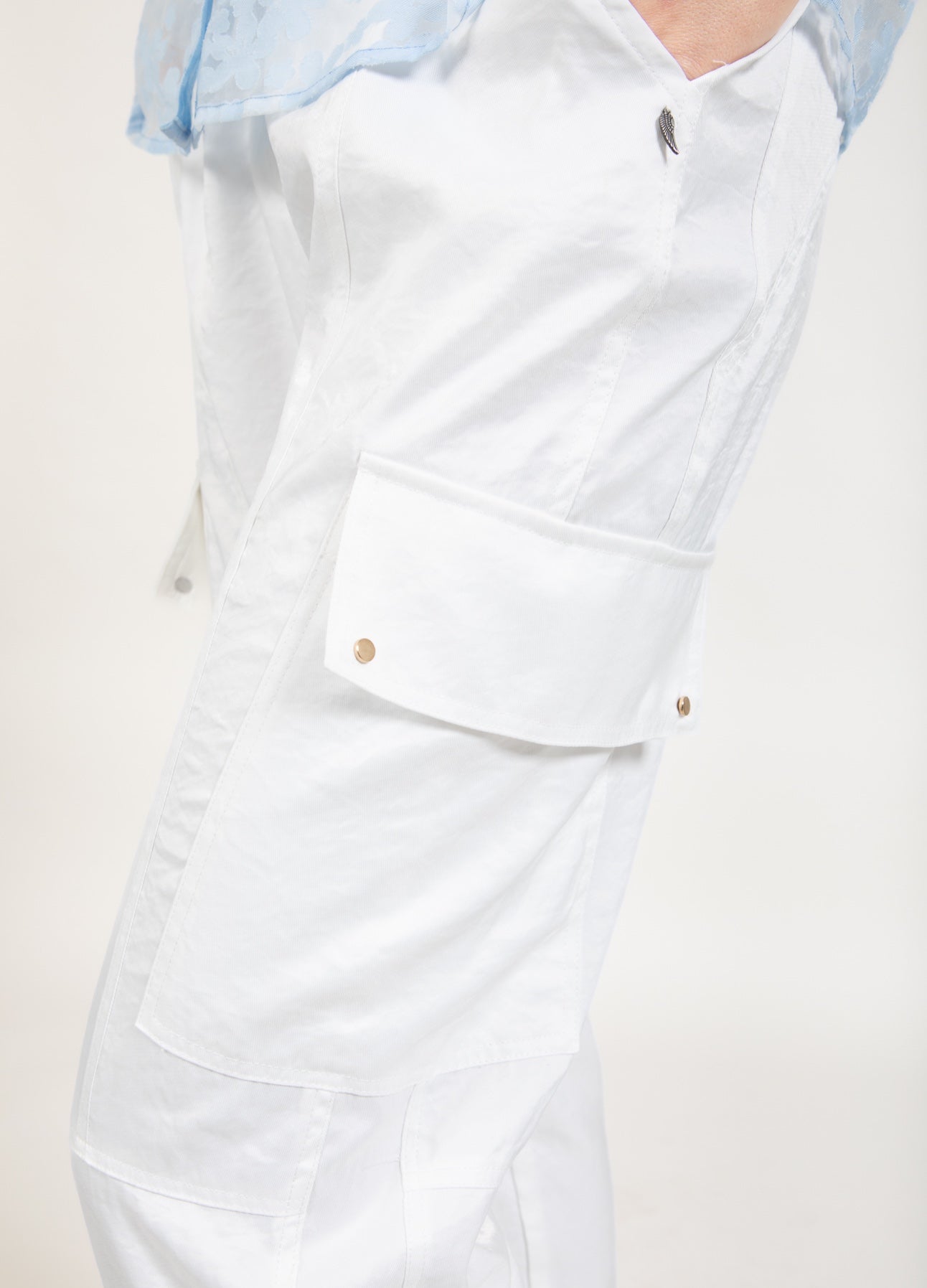 CARGOBUKSER I GLIMMER - SILLE FIT - White