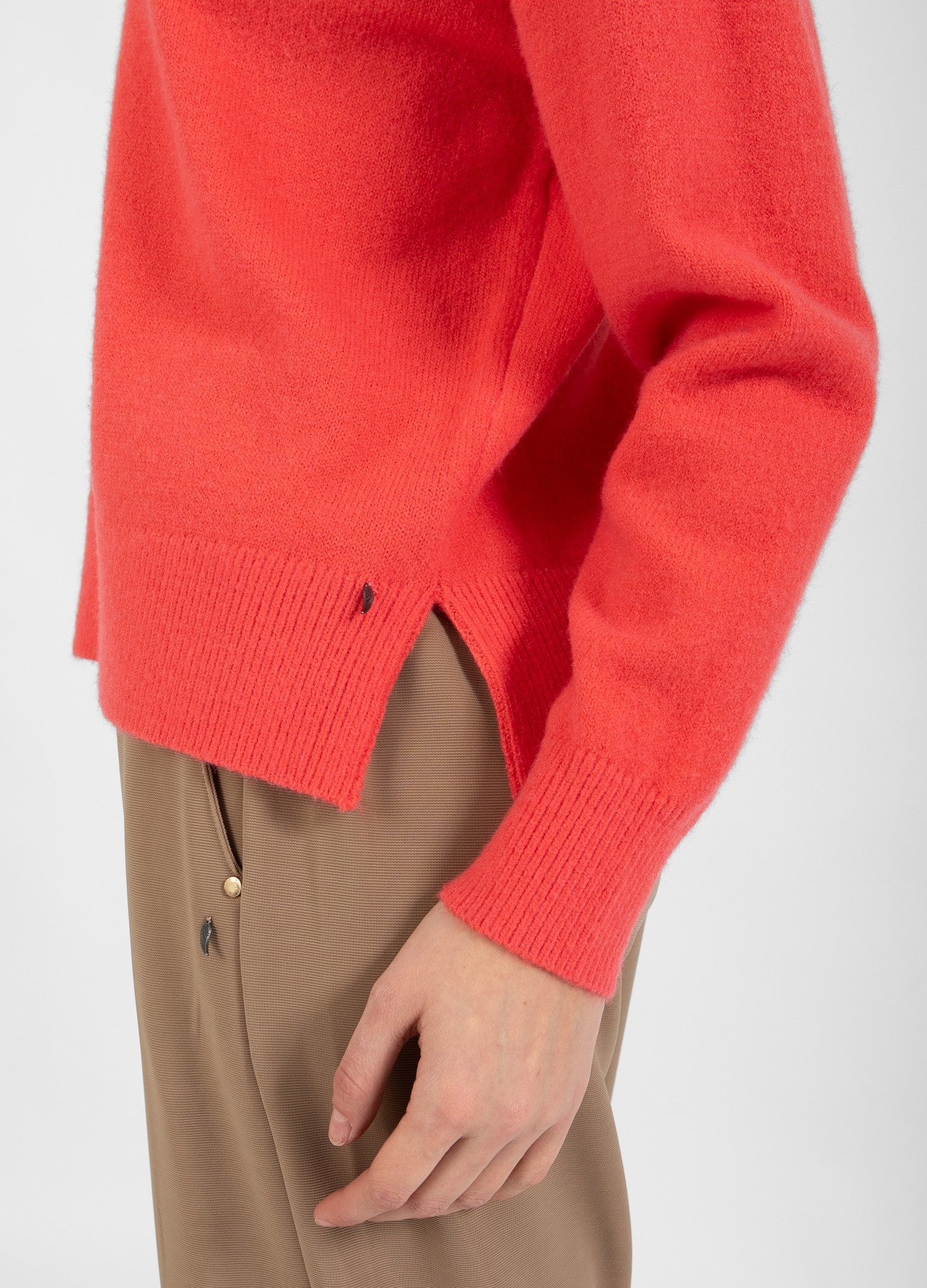 TRØJE MED RUND HALSUDSKÆRING - COMFY KNIT - Hot coral