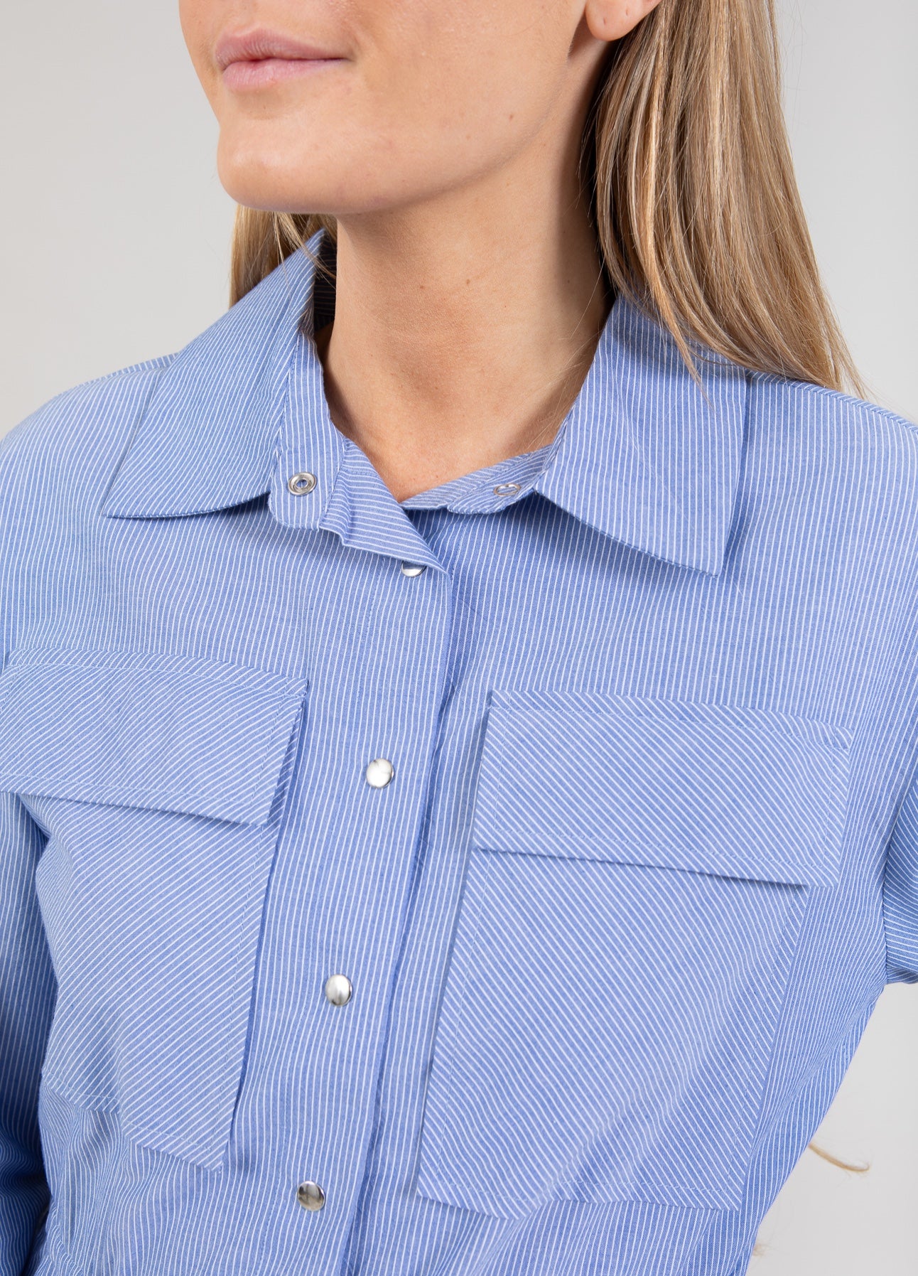 SKJORTEKJOLE I CHAMBRE - Blue white stripe