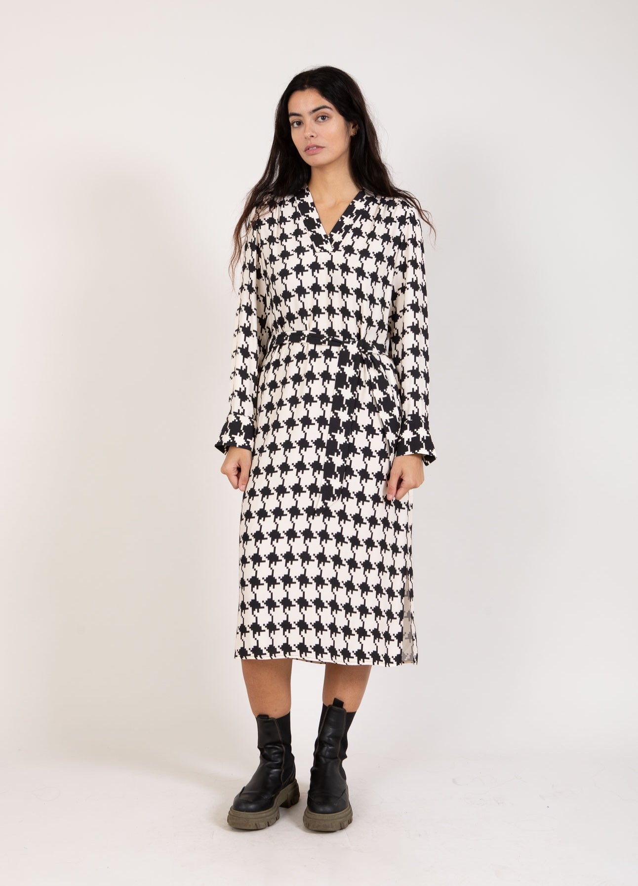 LANG KJOLE I HOUNDSTOOTH PRINT - Houndstooth mix print