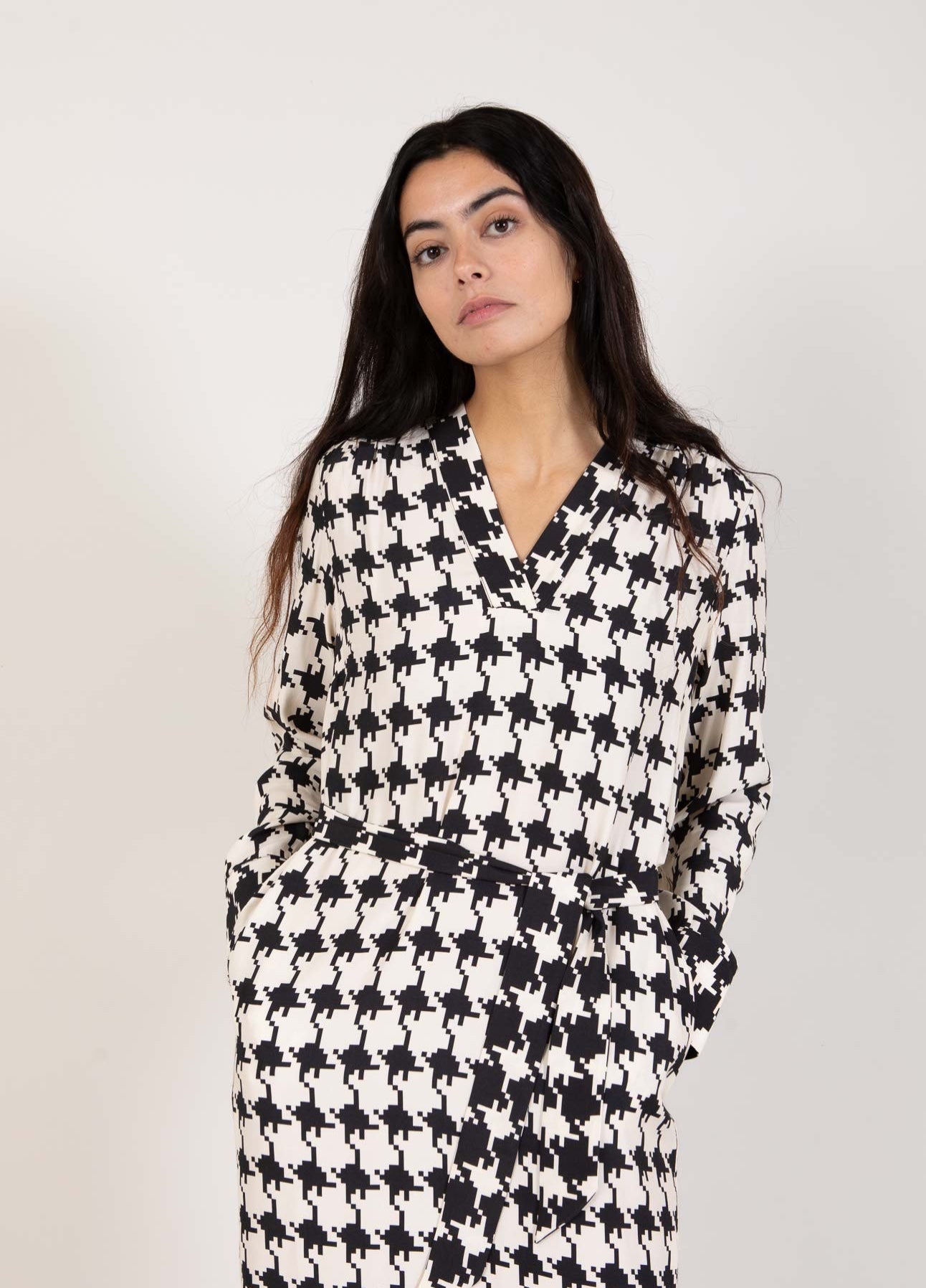 LANG KJOLE I HOUNDSTOOTH PRINT - Houndstooth mix print