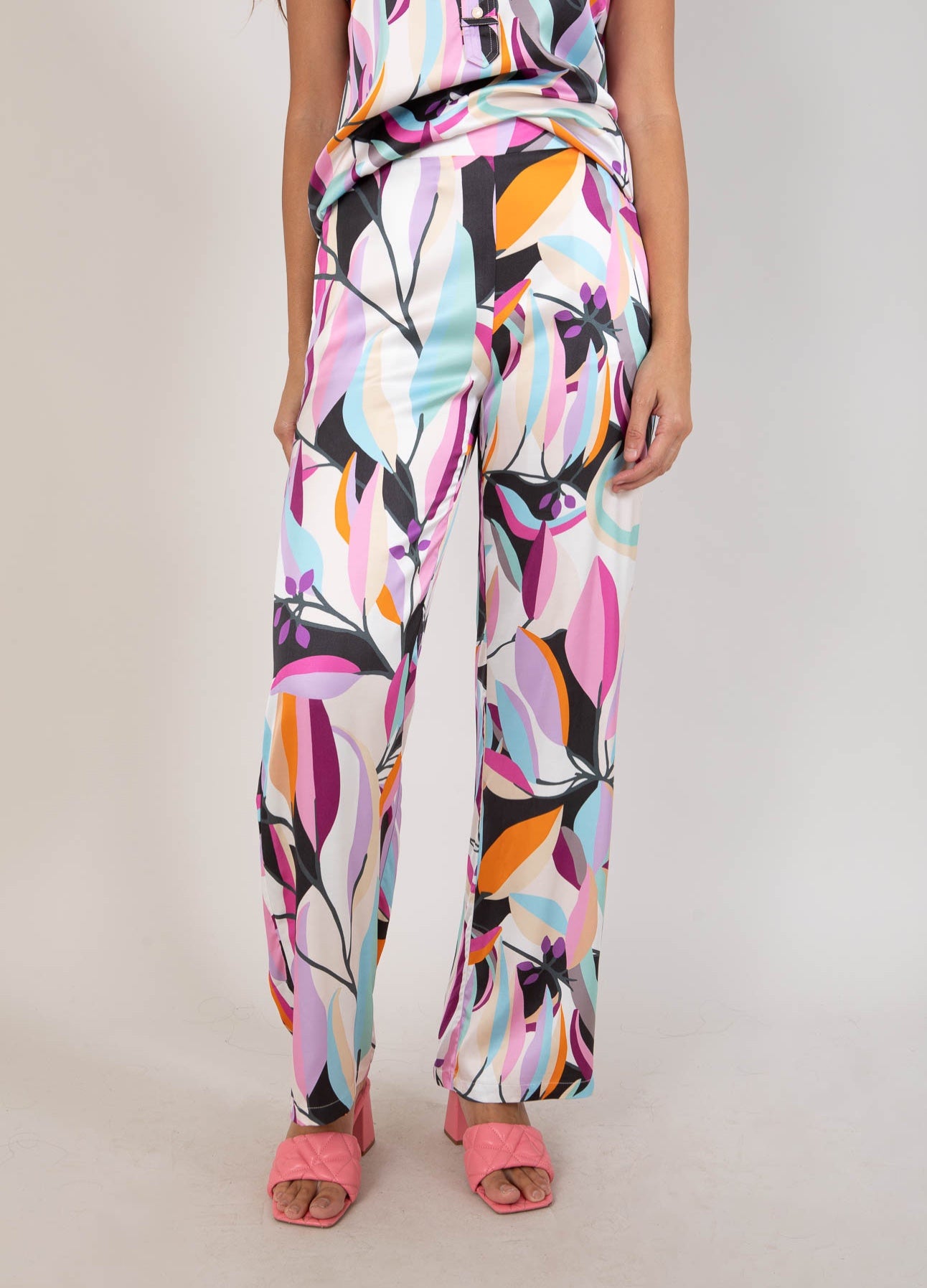 BREDE BUKSER I MULTI LEAF PRINT - SILLE FIT - Multi leaf print
