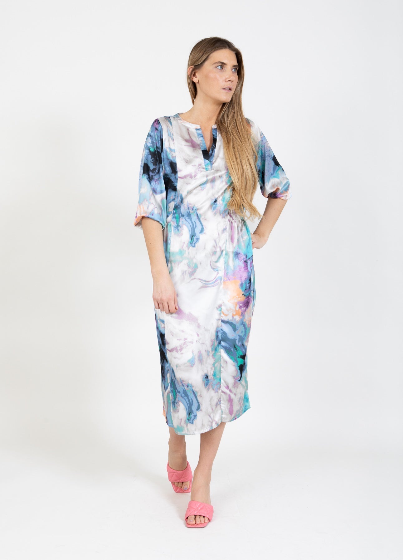 KJOLE I SWIRL PRINT - Swirl print på udsalg