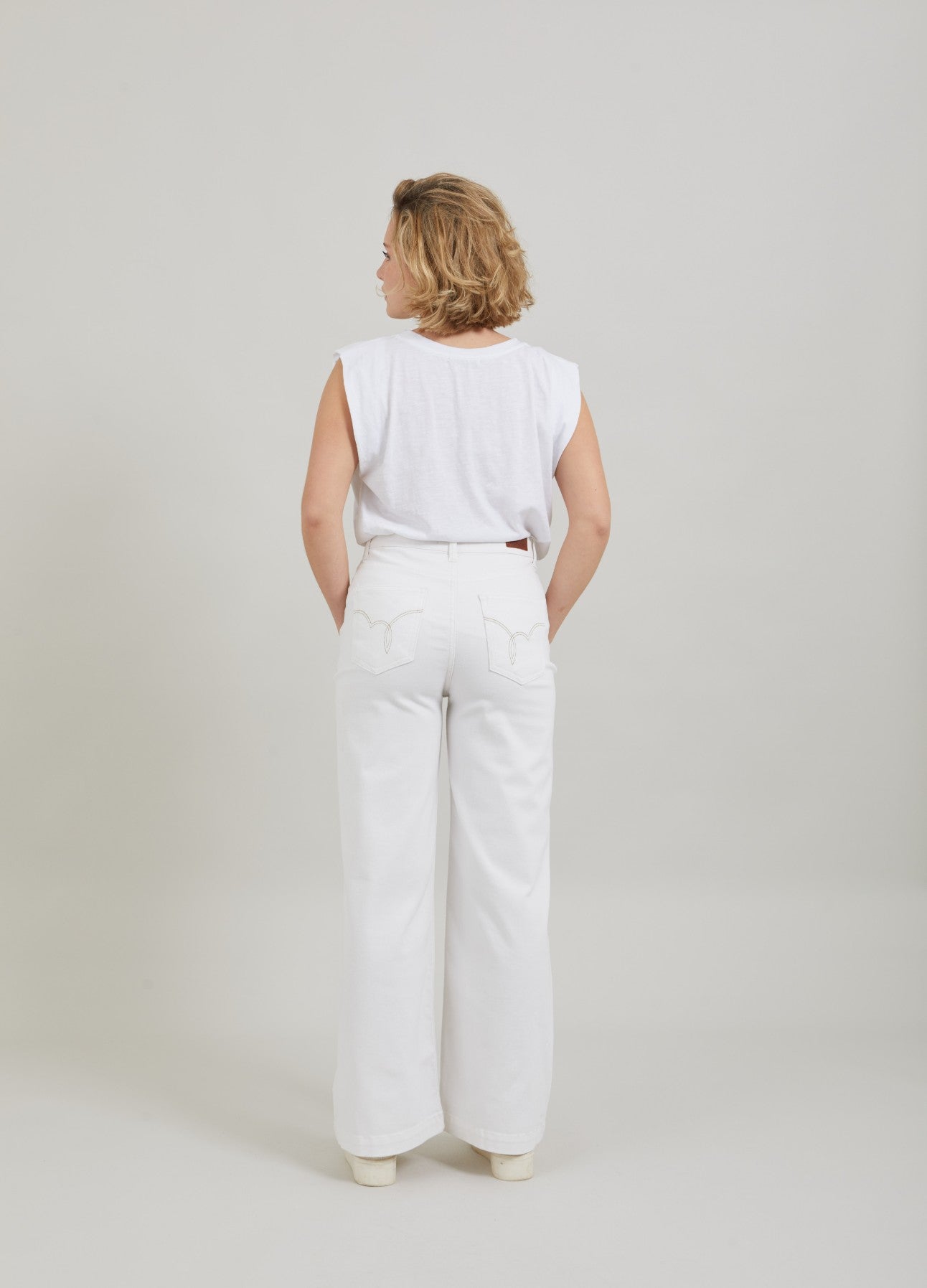 HØJTALJEDE JEANS - PETRA FIT - White