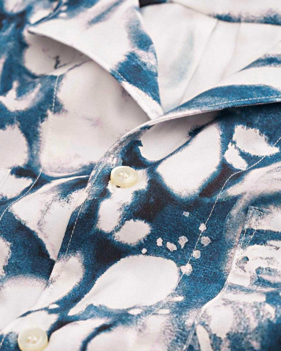 Calumn P - Artwork White/Blue