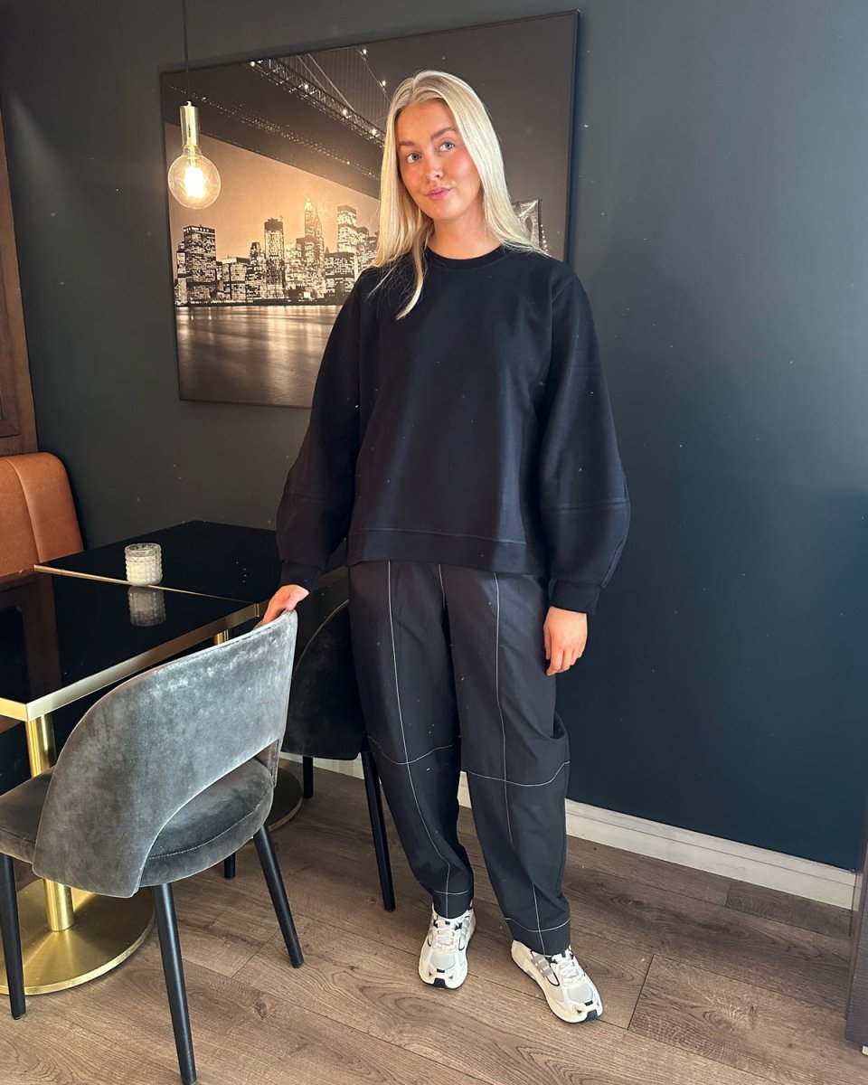 Puff Sleeve Sweatshirt - Black