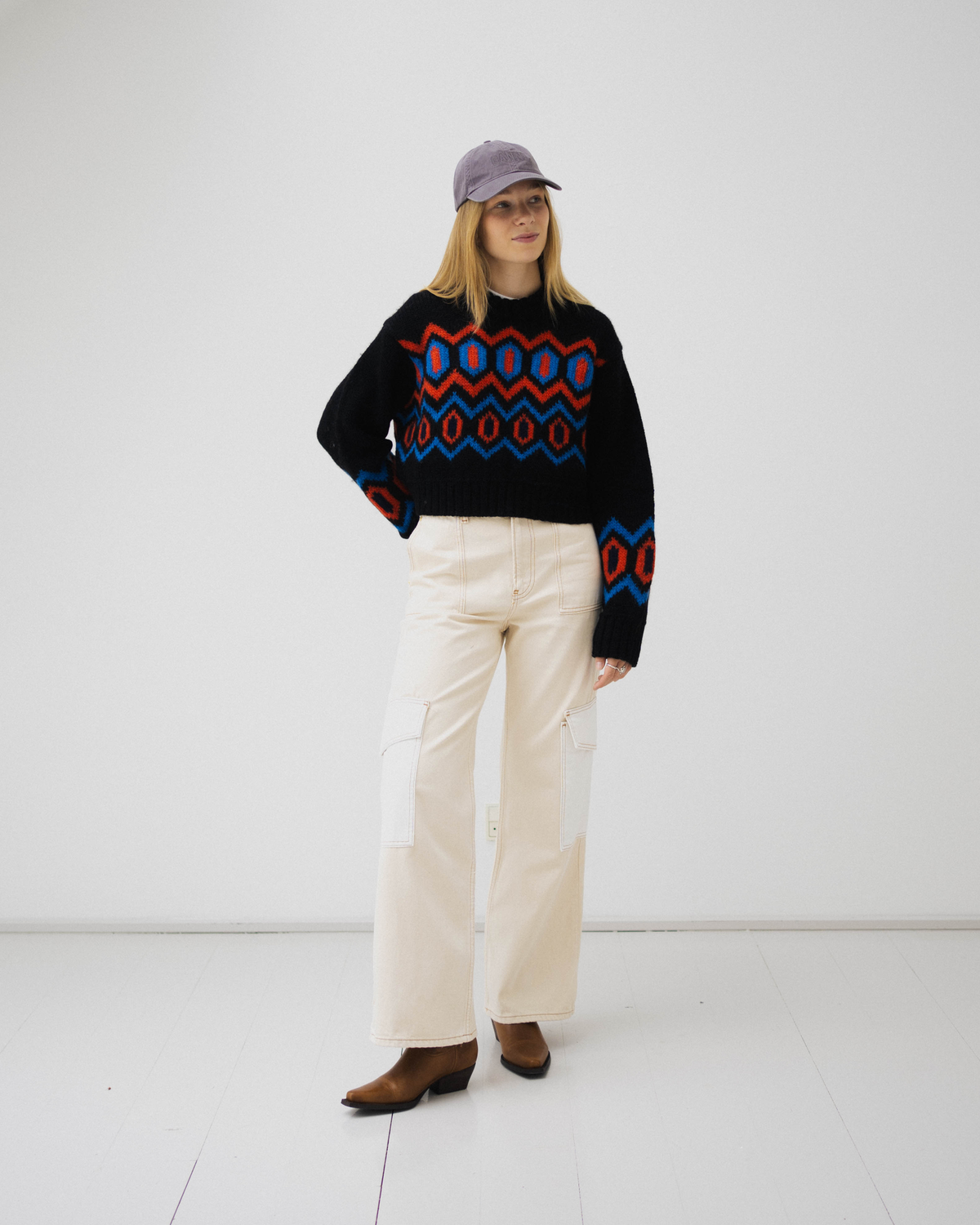 Anna Vilma - Chunky Graphic Wool Cropped O-neck - Black