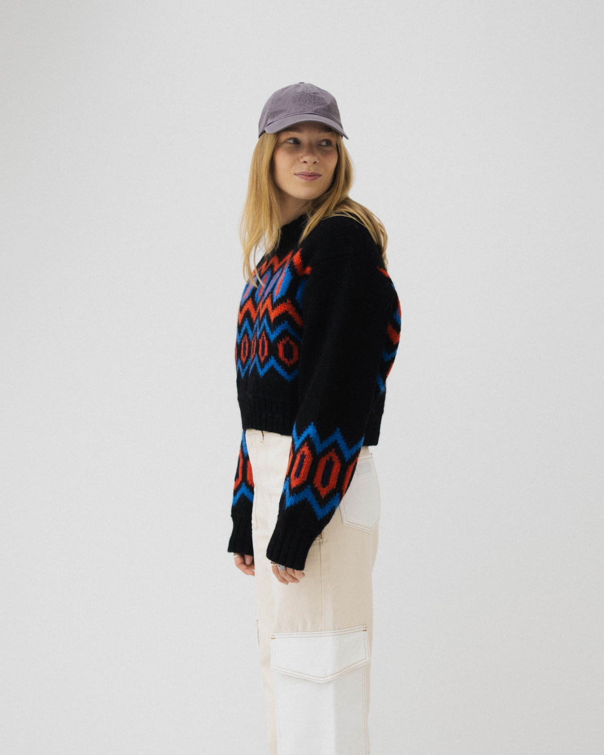 anna-vilma-chunky-graphic-wool-cropped-o-neck-black_1.png Anna Vilma - Chunky Graphic Wool Cropped O-neck - Black