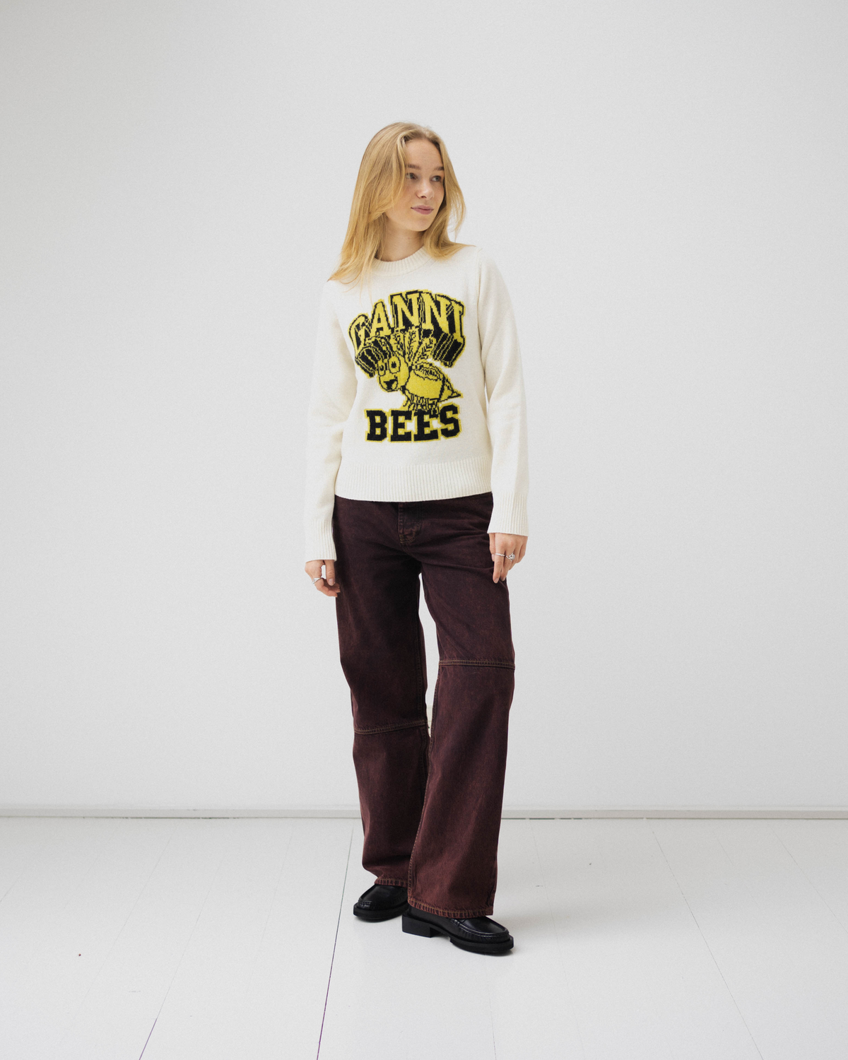 graphic-o-neck-pullover-bees-egret_3.png Graphic O-neck Pullover Bees - Egret