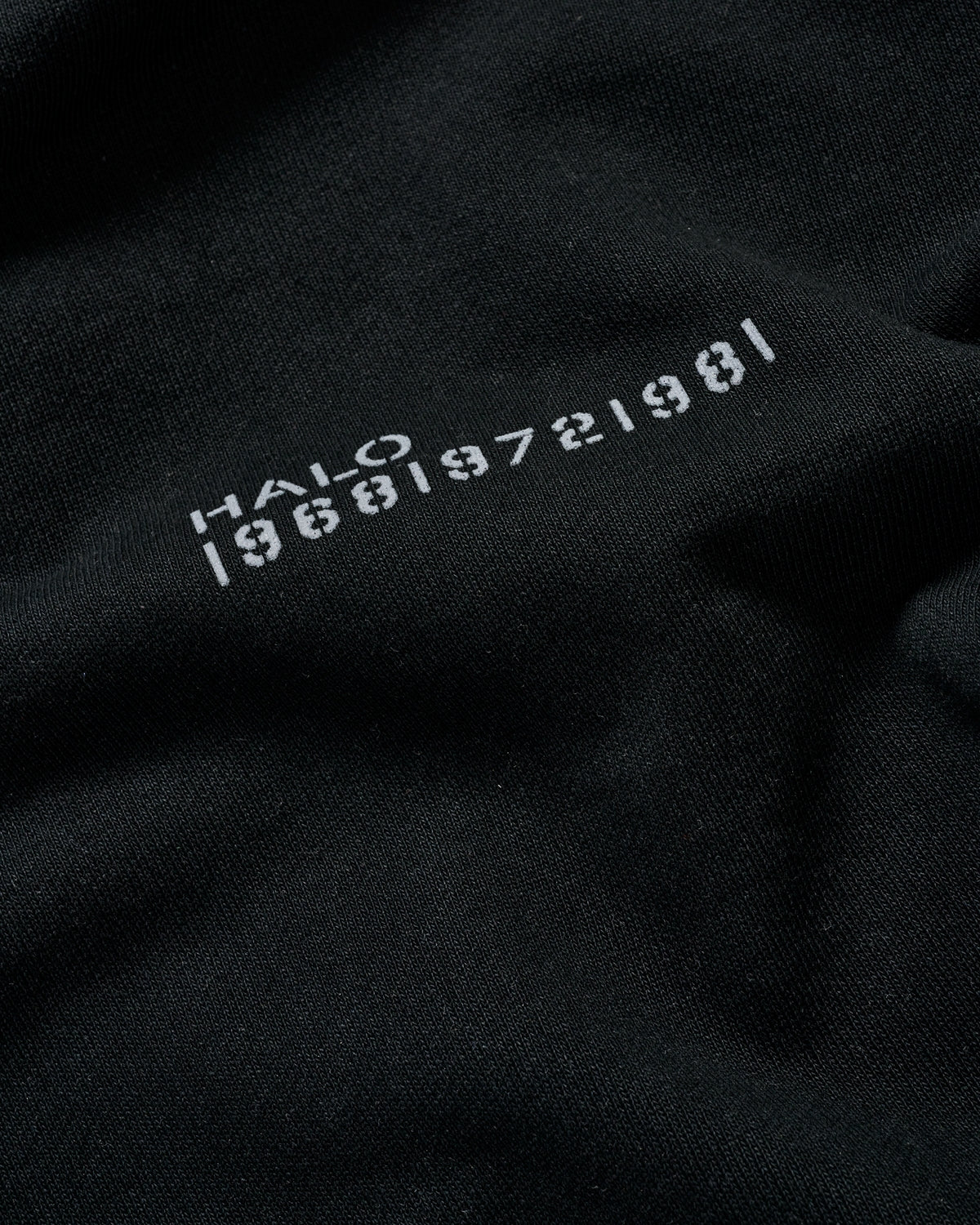 halo-essential-hoodie-black_2.jpg HALO Essential Hoodie - Black