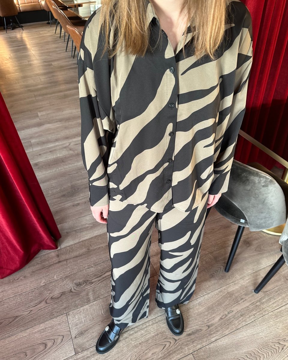 bothildegz-ls-shirt-maxi-zebra-black-walnut_1.jpg BothildeGZ LS Shirt - Maxi Zebra Black/Walnut