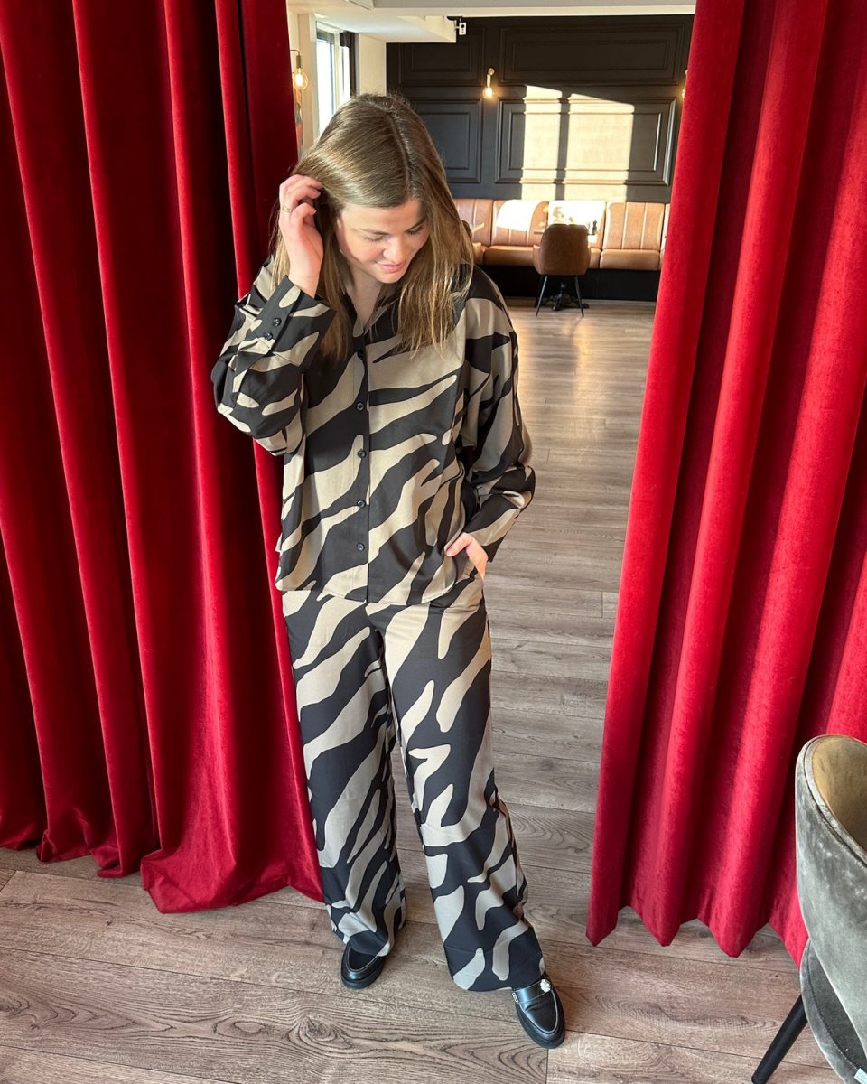 bothildegz-ls-shirt-maxi-zebra-black-walnut_2.jpg BothildeGZ LS Shirt - Maxi Zebra Black/Walnut