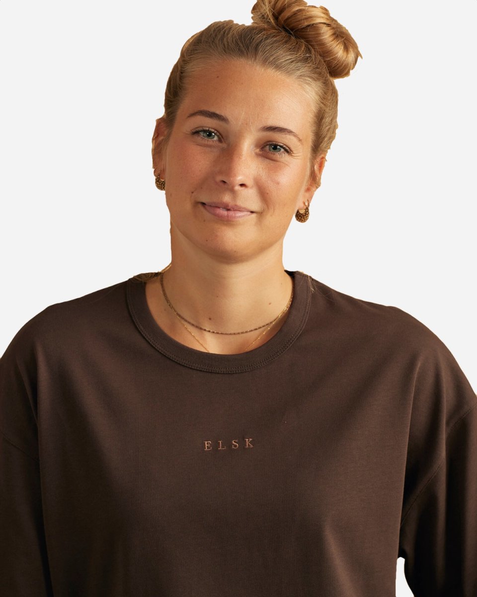 Pure Thilda Tung Tee - Dark Oak Hot på udsalg