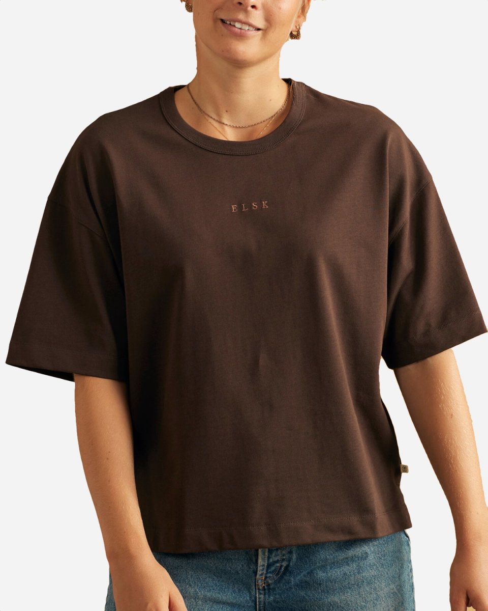 Pure Thilda Tung Tee - Dark Oak Hot på udsalg