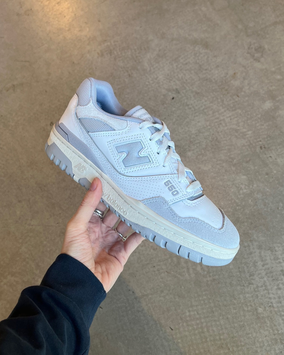 BB550NEA - White