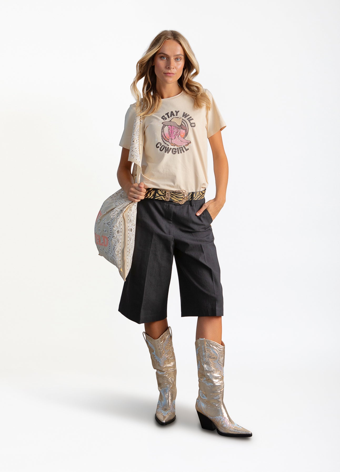 T-SHIRT MED COWGIRL STØVLER PRINT - Off White