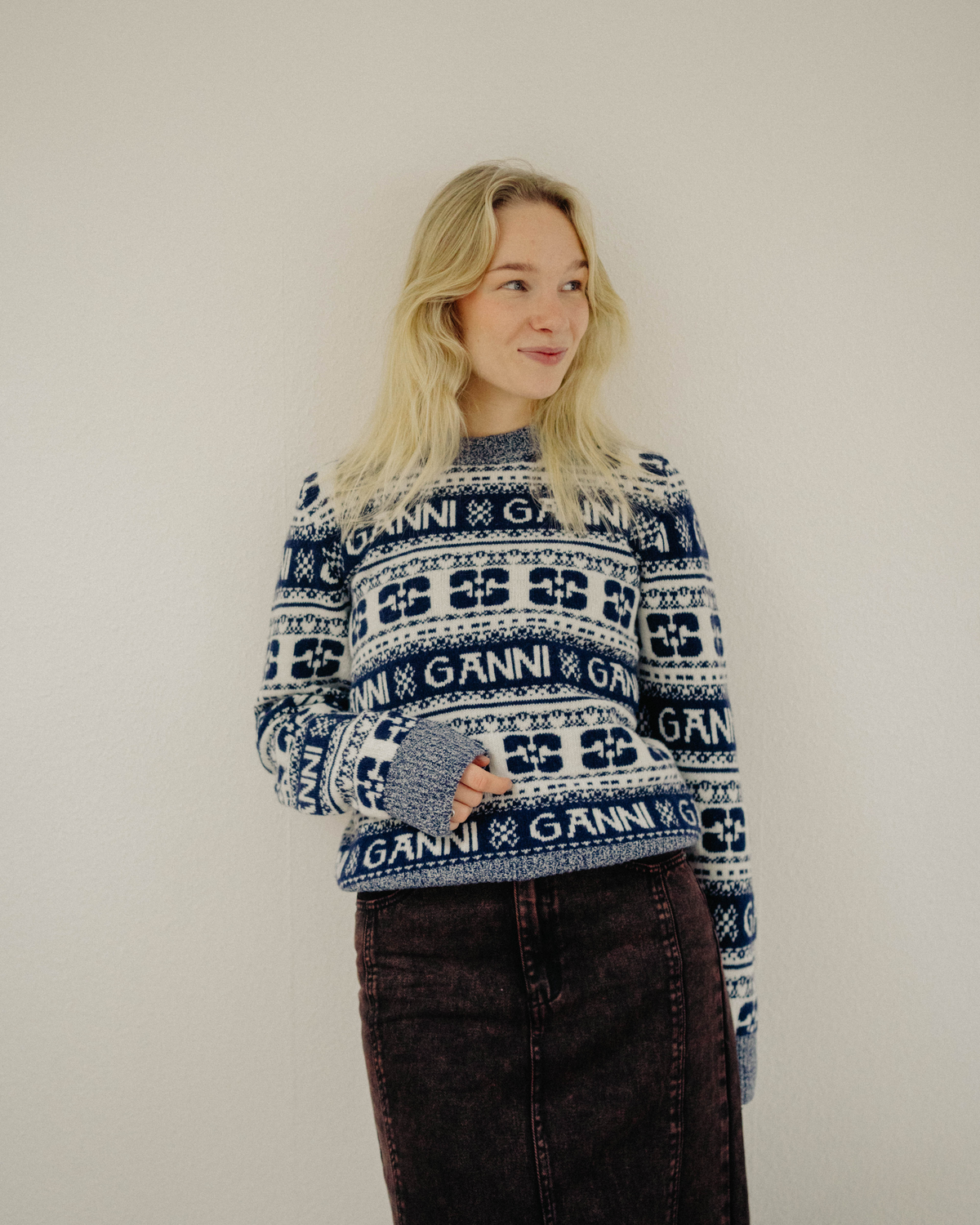 anna-vilma-logo-wool-mix-o-neck-pullover-sky-captain_1.png Anna Vilma - Logo Wool Mix O-neck Pullover - Sky Captain