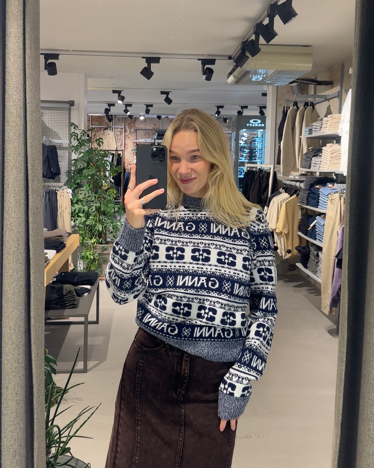 anna-vilma-logo-wool-mix-o-neck-pullover-sky-captain_2.png Anna Vilma - Logo Wool Mix O-neck Pullover - Sky Captain