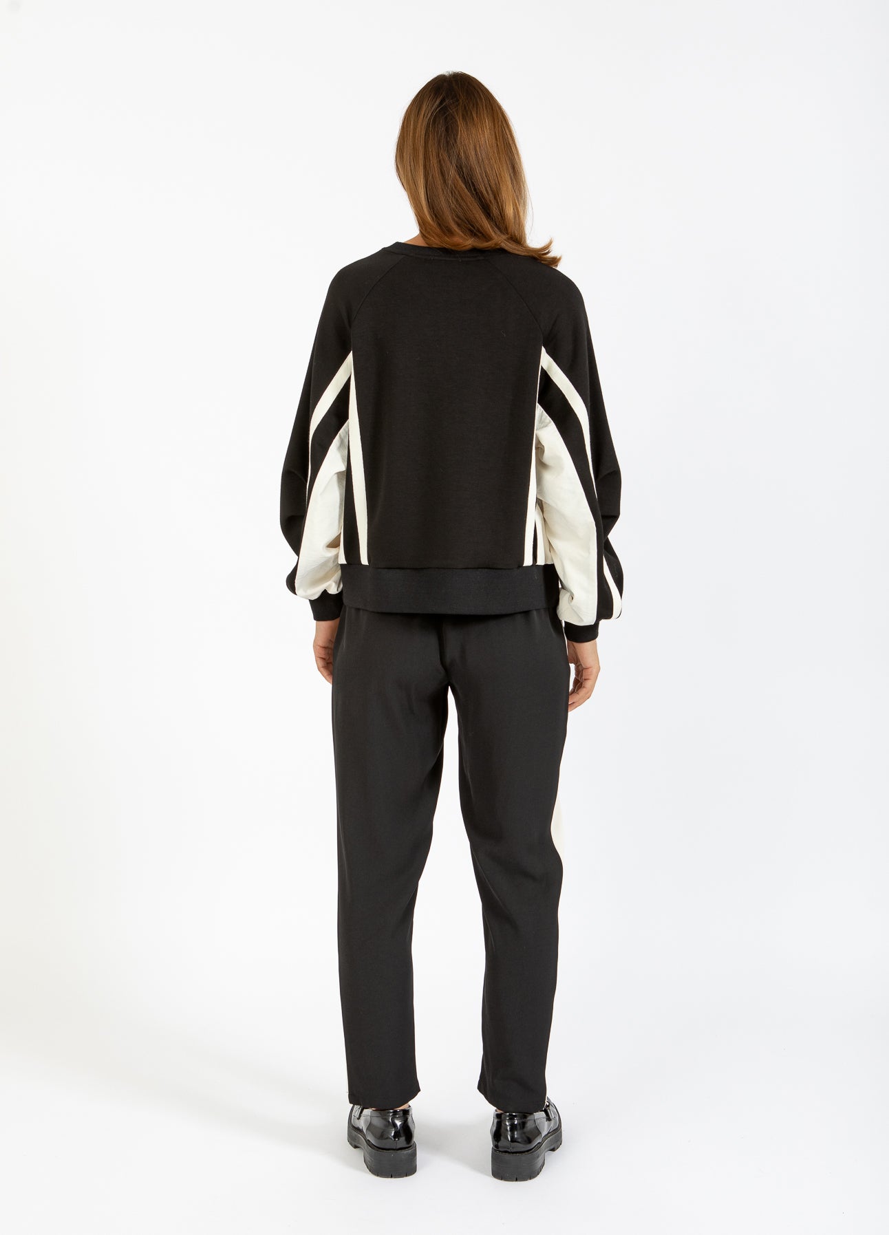 SPORTY BUKSER MED SIDELÆG - SILLE FIT - Creme / black
