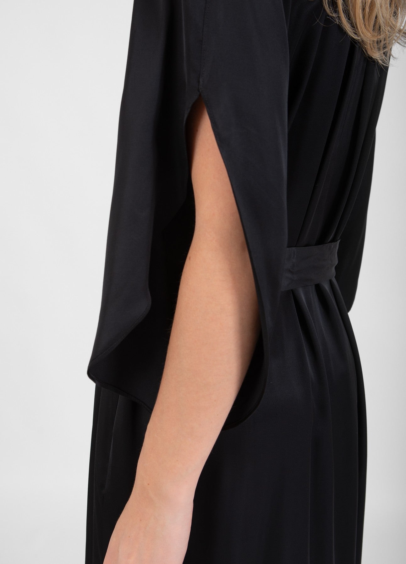 KJOLE MED ELASTISK HALS - Black
