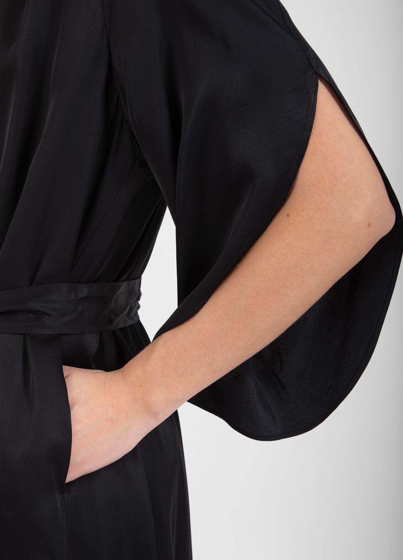 KJOLE MED ELASTISK HALS - Black