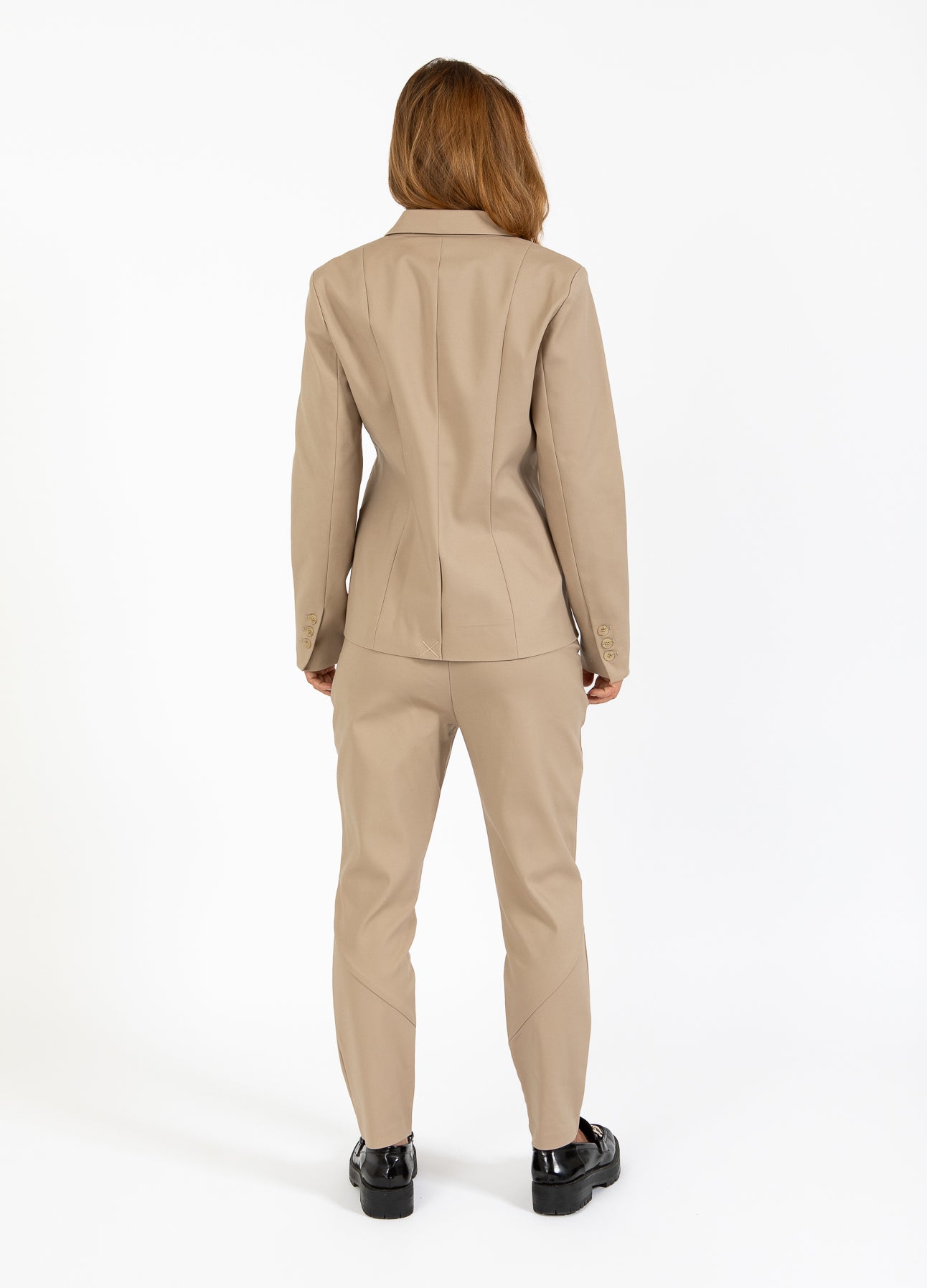 DOBBELTRADET BLAZER MED PRAKTISKE DETALJER - Desert sand