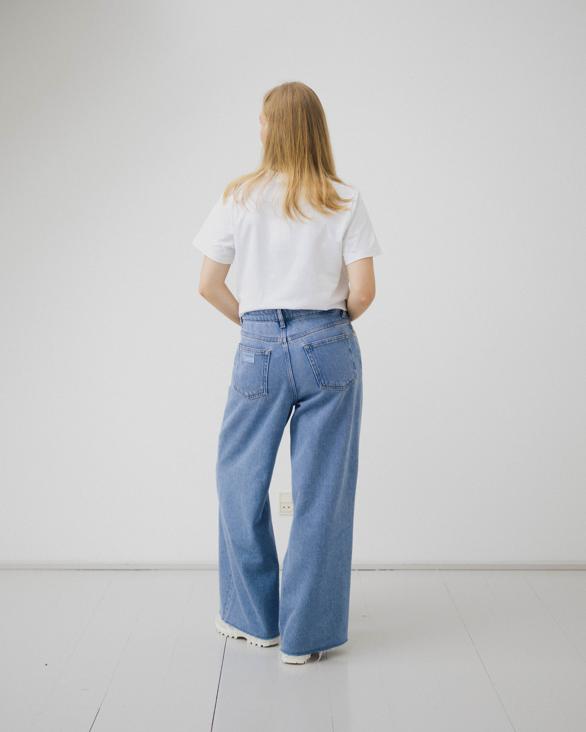 heavy-denim-wide-drawstring-jeans-light-blue-stone_3.png Heavy Denim Wide Drawstring Jeans - Light Blue Stone
