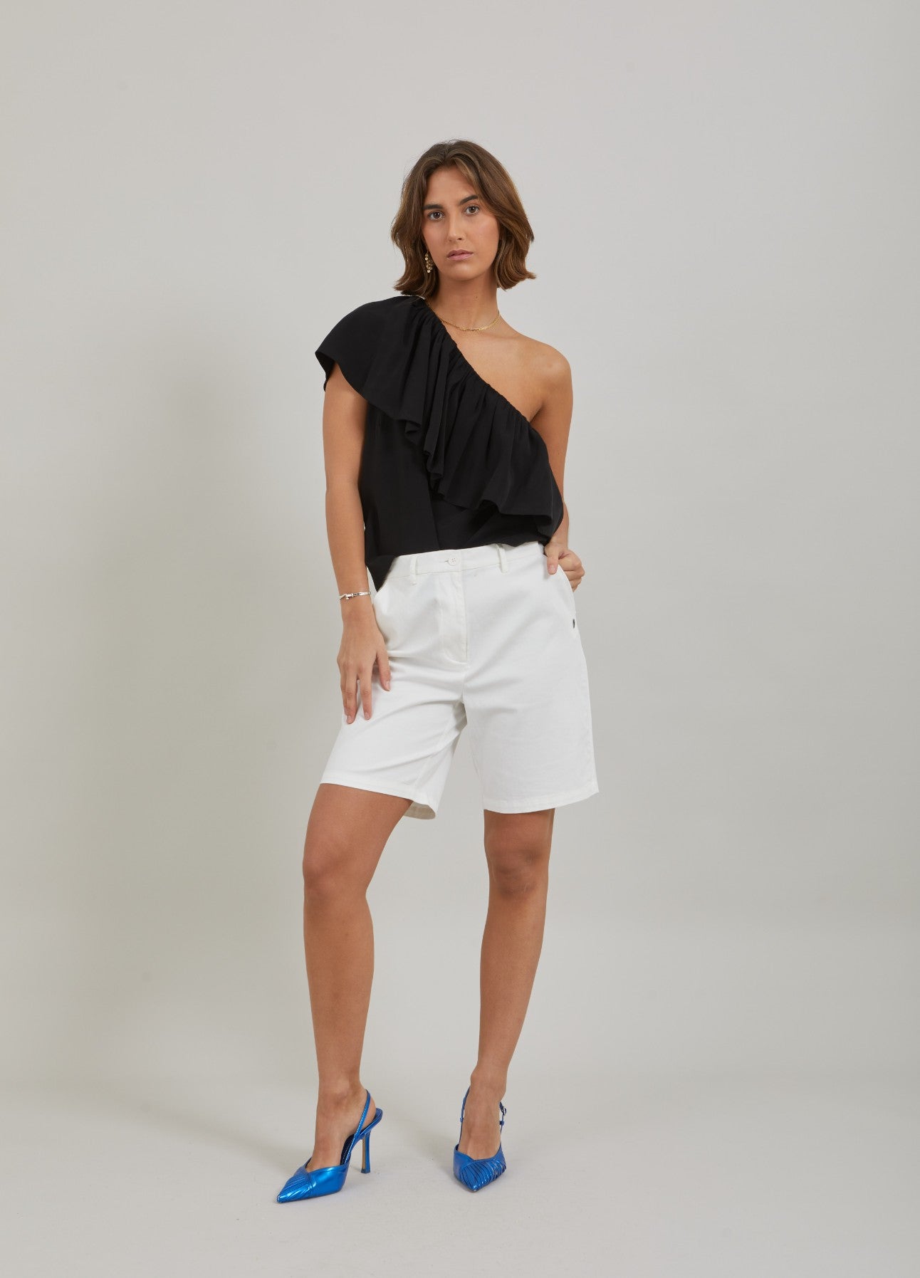 CITY SHORTS - PETRA FIT - White