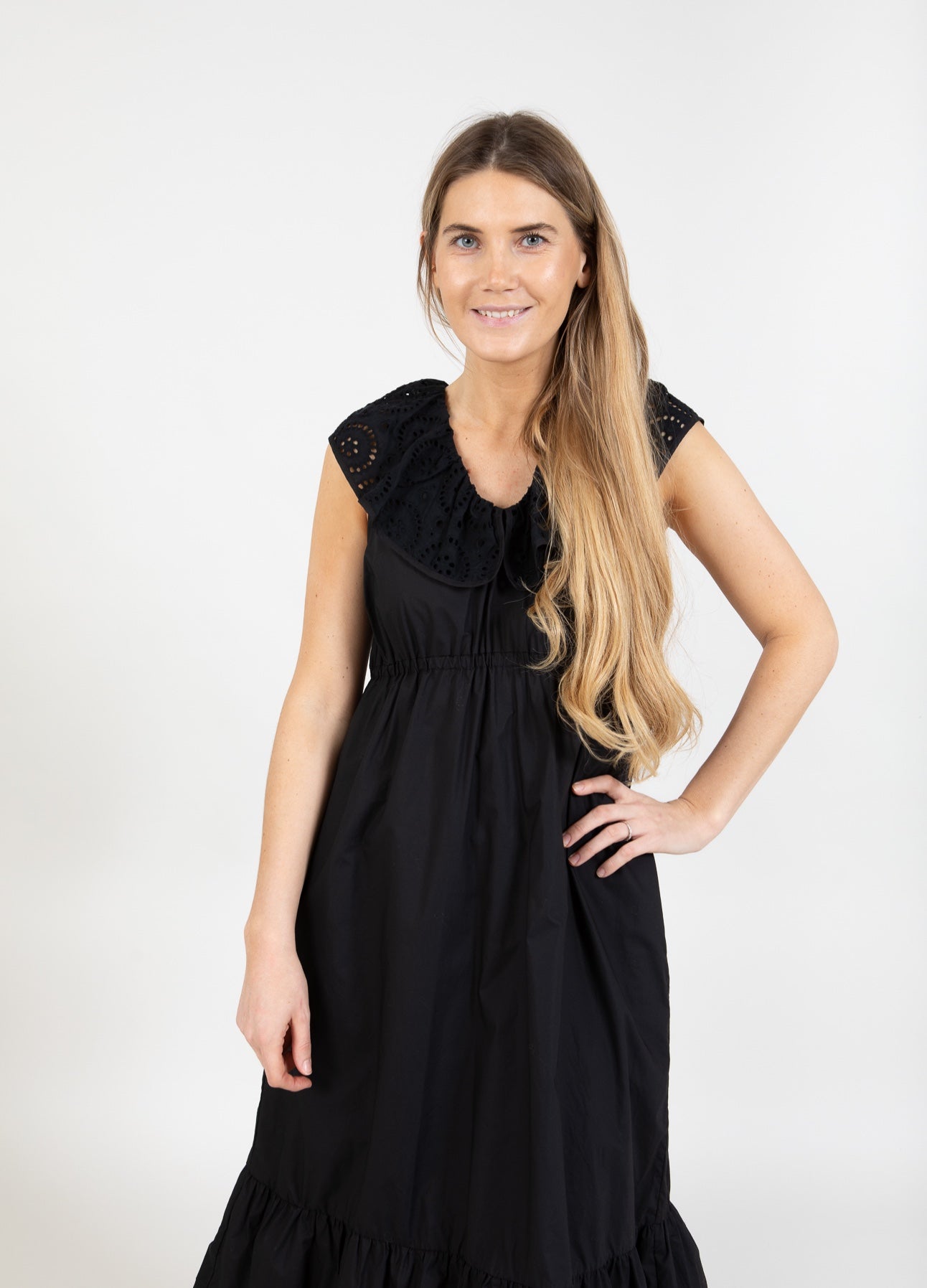 KJOLE MED BRODERIE ANGLAISE KRAVE - Black